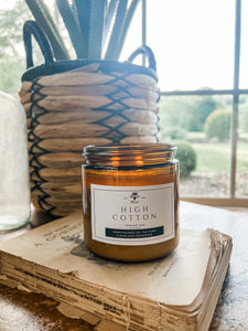 Like fresh, clean linens on a sunny day!  14 oz, double-wick, soy candle, in a 16 oz amber jar. Hand poured on the farm! 45-50 hour burn time.